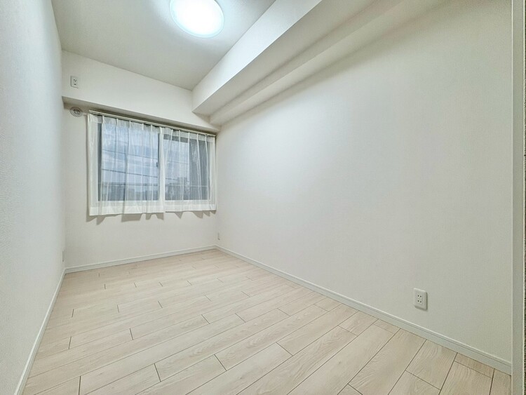 寝室 ベッドも十分に設置するスペースがあります。