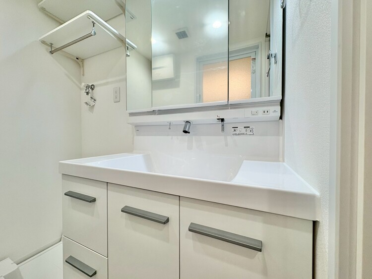 洗面 何かと物が増える場所だからこそ、スッキリと見映えの良い空間に。