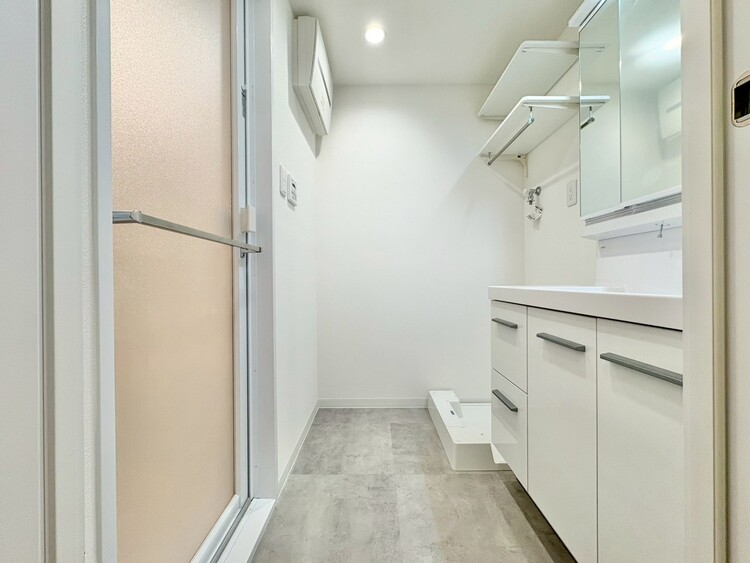 洗面 清潔感と心地よさを重視した、上質感漂うパウダールーム。