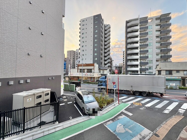 バルコニー 窓を開けると広がる青空。心をリフレッシュして日々を過ごしていきましょう。