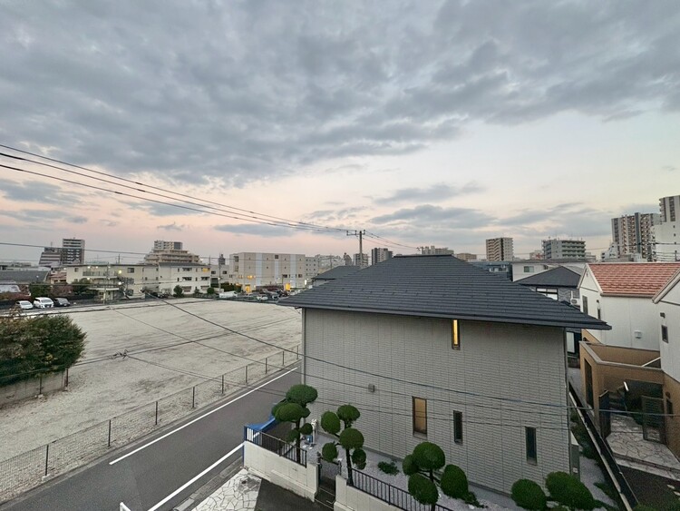 バルコニー 頬をなでる、優しい風を感じることが出来ます。