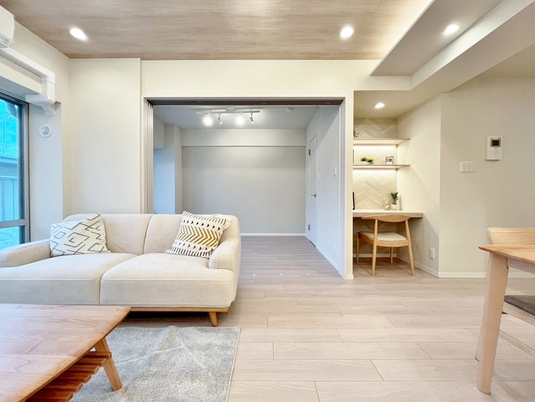 居間 居心地の良い空気感は、暮らしのステージを彩り、心からのやすらぎと満足感を与えてくれます。