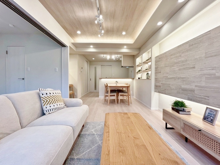 居間 飾り過ぎないシンプルな内装と偏り過ぎないデザインで統一しました。