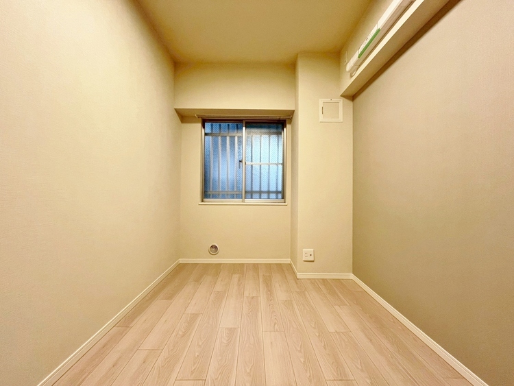 寝室 ベッドも十分に設置するスペースがあります。