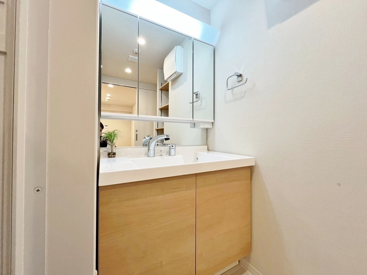 洗面 何かと物が増える場所だからこそ、スッキリと見映えの良い空間に。