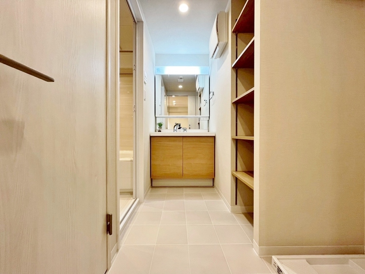 洗面 清潔感と心地よさを重視した、上質感漂うパウダールーム。