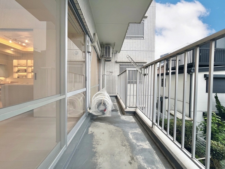 バルコニー 暮らしの中で、光と風を演出してくれるバルコニー。