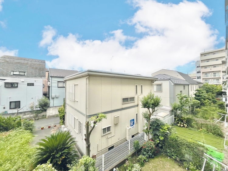 バルコニー 頬をなでる、優しい風を感じることが出来ます。