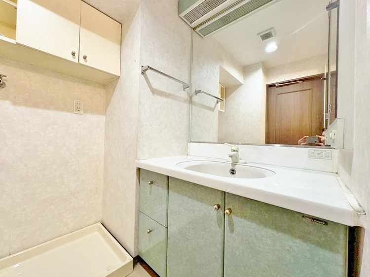 洗面 何かと物が増える場所だからこそ、スッキリと見映えの良い空間に。