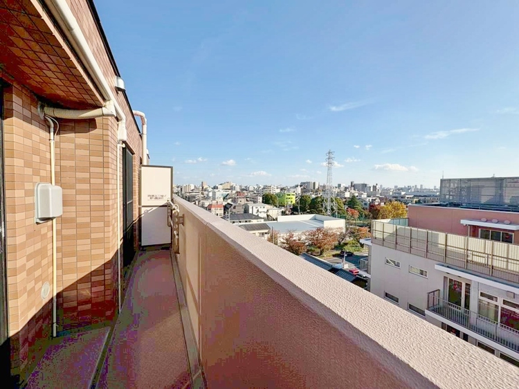 バルコニー 暮らしの中で、光と風を演出してくれるバルコニー。