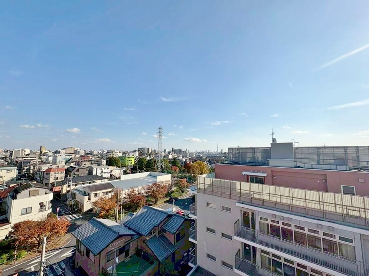 バルコニー 窓を開けると広がる青空。心をリフレッシュして日々を過ごしていきましょう。