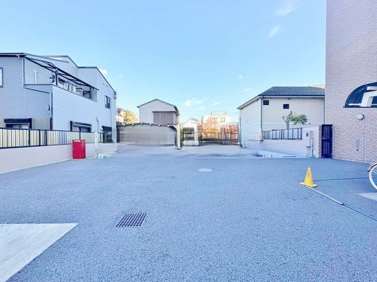 駐車場 本物件の駐車スペースです。車種制限のある場合もございますので、お気軽にお問い合わせくださいませ。