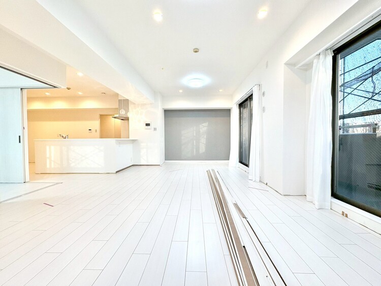 居間 居心地の良い空気感は、暮らしのステージを彩り、心からのやすらぎと満足感を与えてくれます。