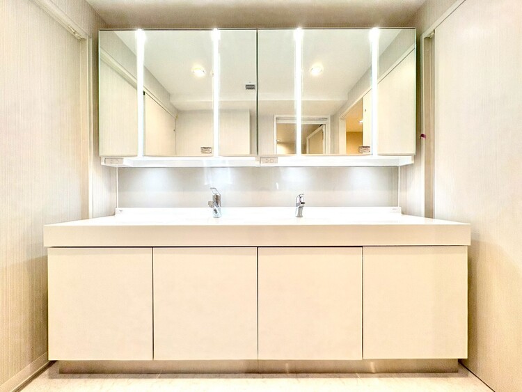 洗面 何かと物が増える場所だからこそ、スッキリと見映えの良い空間に。