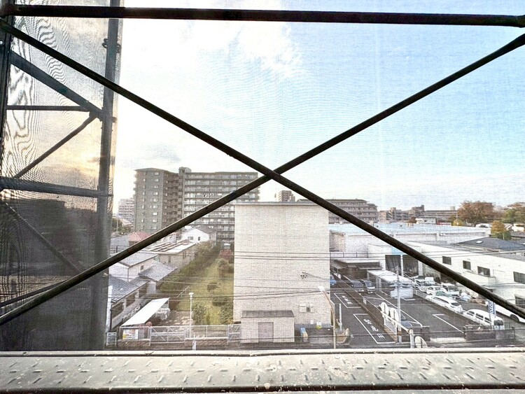 バルコニー 窓を開けると広がる青空。心をリフレッシュして日々を過ごしていきましょう。