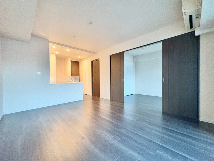 居間 快適に過ごす毎日を求めて、暮らしの中でご自身の「マイホーム」に創り上げてください。