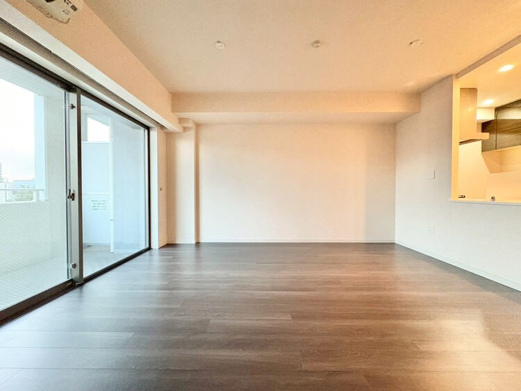 居間 居心地の良い空気感は、暮らしのステージを彩り、心からのやすらぎと満足感を与えてくれます。