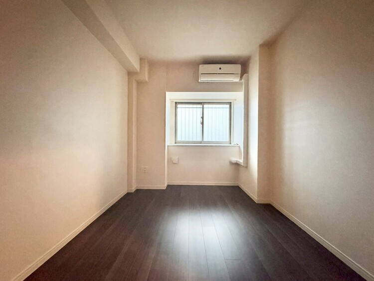 寝室 ベッドも十分に設置するスペースがあります。