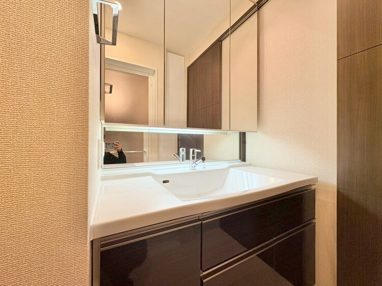 洗面 何かと物が増える場所だからこそ、スッキリと見映えの良い空間に。