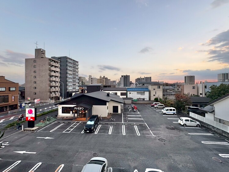 バルコニー 窓を開けると広がる青空。心をリフレッシュして日々を過ごしていきましょう。