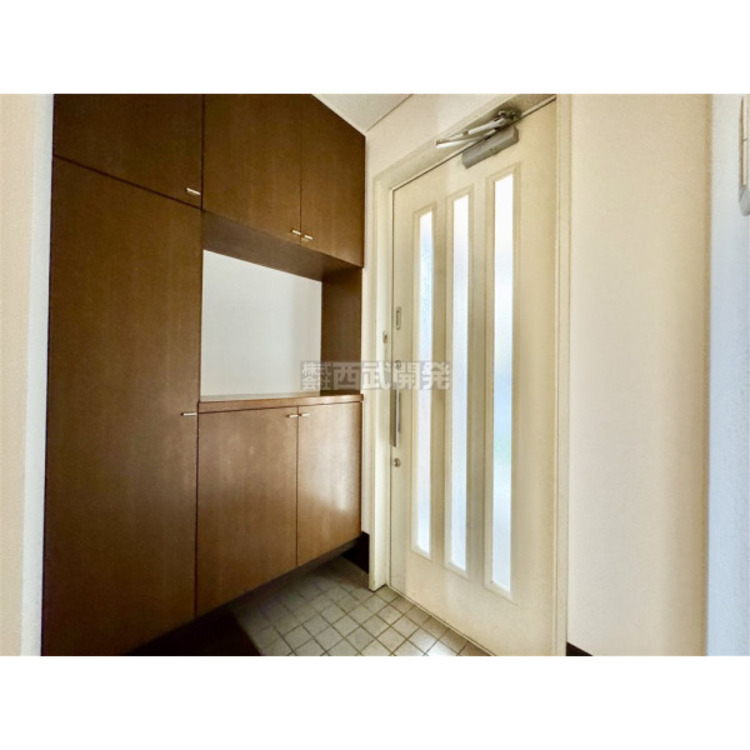 玄関 サンダルからブーツまで収納できる高さのあるシューズＢＯＸ