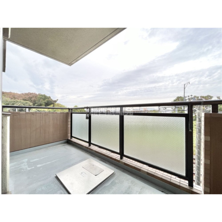 バルコニー ワイドなバルコニーで洗濯物もお布団も、たくさん干せます。広いバルコニーは使い勝手が良好です。