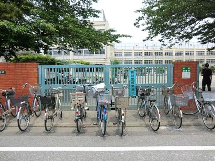 周辺 大田区立東糀谷小学校	495m