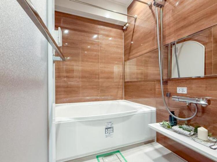 風呂 高級感を演出する内装。くつろぎのスペースにも、癒しのスペースにもなる心休まる空間です。