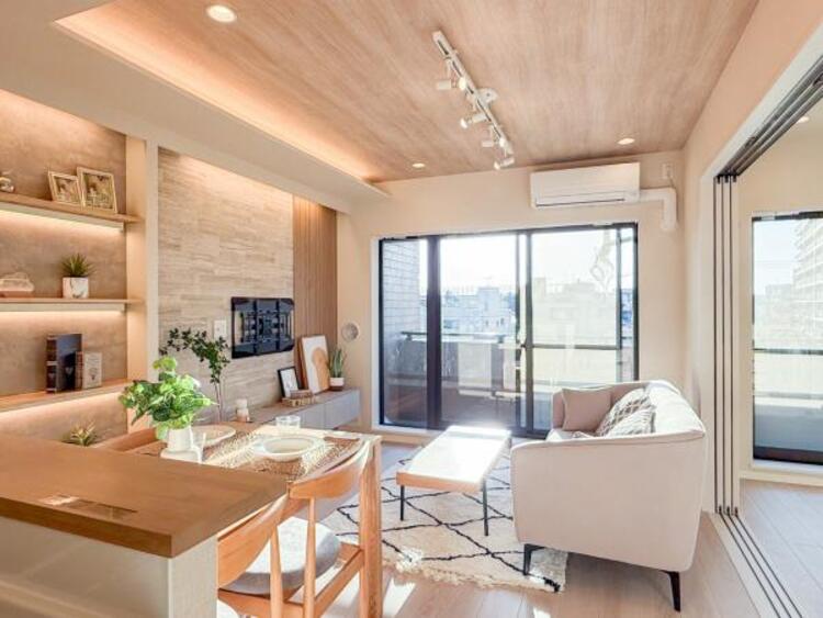 居間 【家具付】光と風があふれる開放的なリビングダイニングには自然と家族みんなが集まってきます。