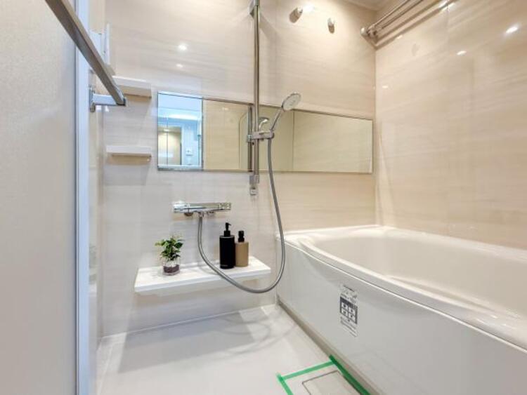 風呂 高級感を演出する内装。くつろぎのスペースにも、癒しのスペースにもなる心休まる空間です。