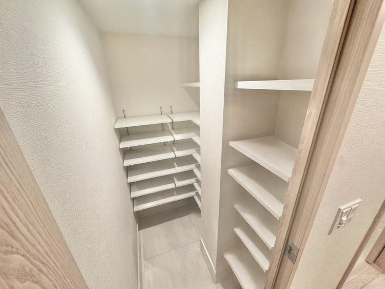その他 家電やスーツケース、ストック品など何でも片付く嬉しい空間です。