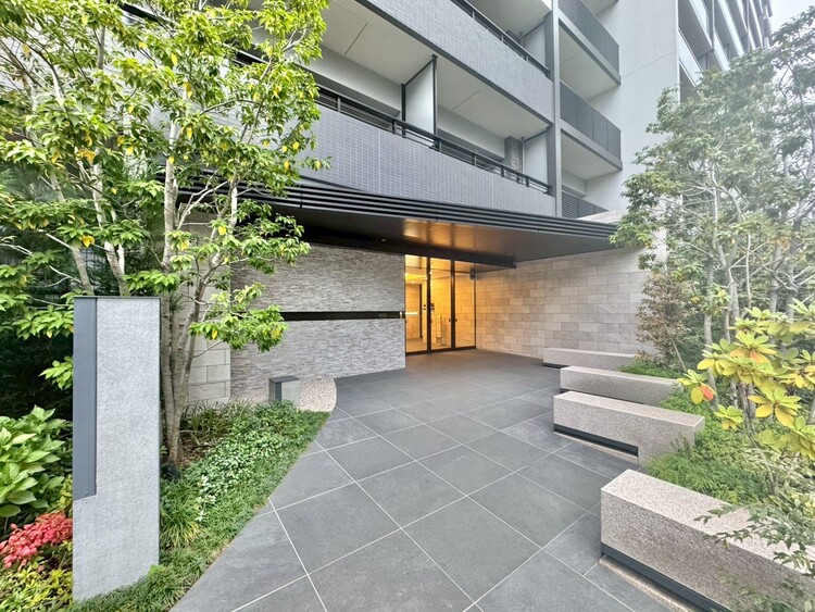 その他 上質感漂う玄関アプローチです。