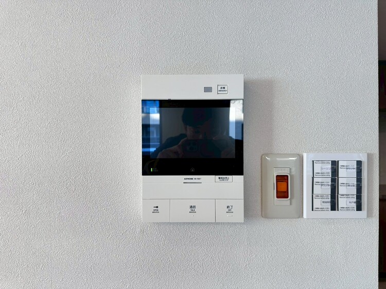 その他 誰が来てもわかる様にモニター付きインターホンを設置。