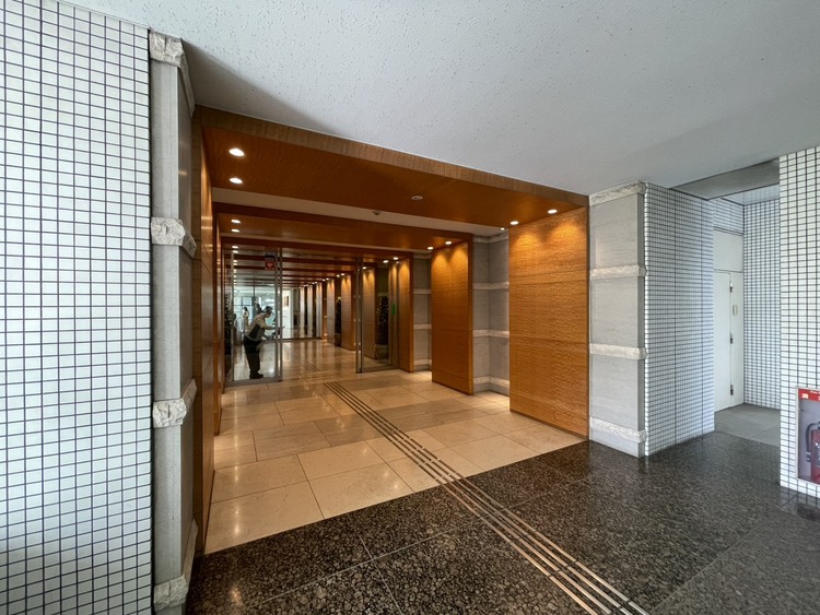 その他 上質感漂う玄関アプローチです。