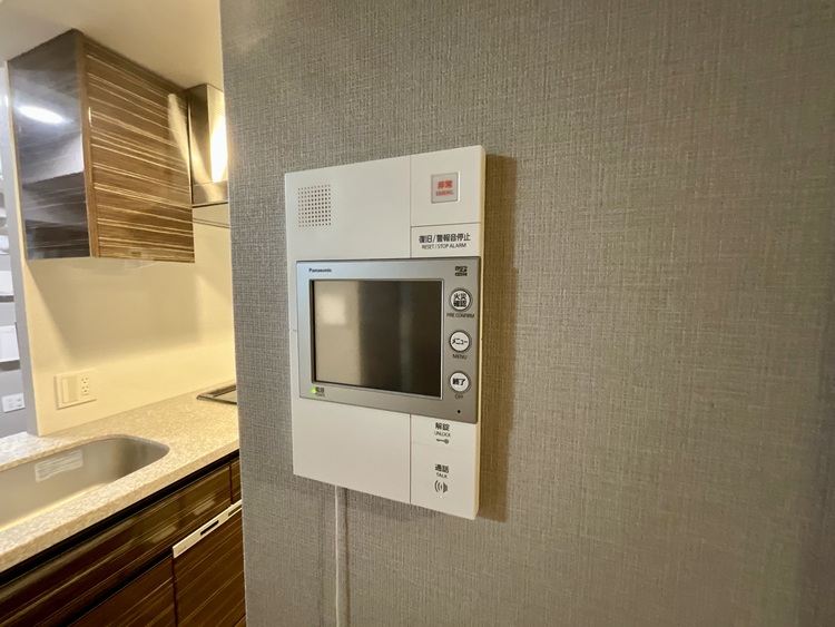 その他 誰が来てもわかる様にモニター付きインターホンを設置。