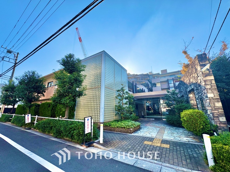 外観 ◆共有空間◆些細な事でほっぺを膨らまして怒る君。それでも僕達はこれからも一緒だよ。喧嘩をしても離れたくないから一つはさんだ同じ場所にいる。分かるよ。そこに君が