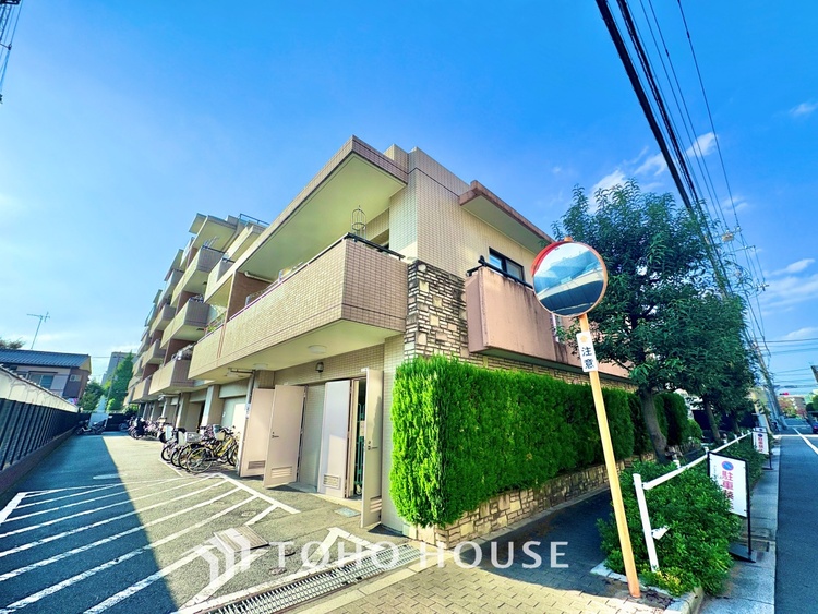 外観 ◆木漏れ日◆の様な採光が優しく足元を照らし、心地いい暮らしの道しるべを写し出す。この空間で過ごす家族との語らいの時間がとても素敵で幸せを感じるかもしれない。