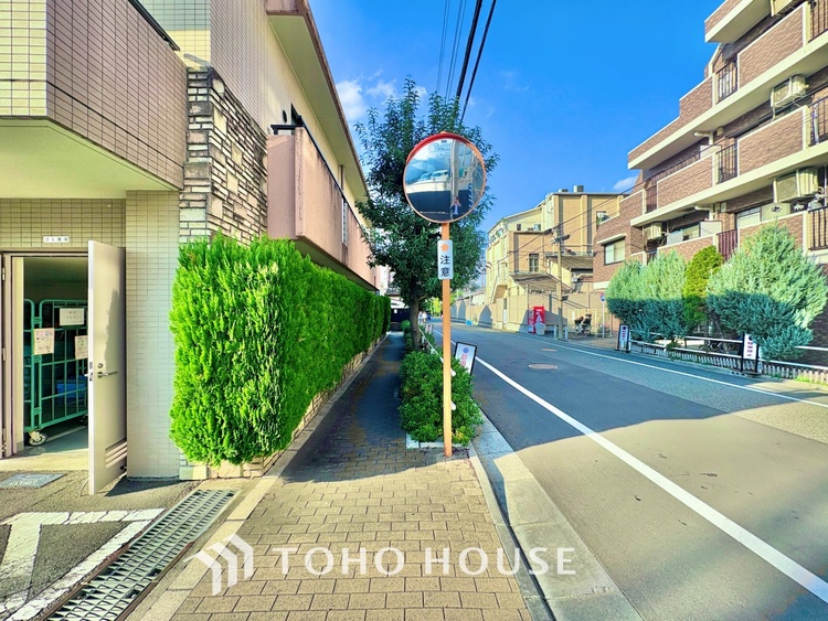 外観 ◆間接照明◆オレンジ色の光が僕達を大人な気分にさせる。静かで優しく語りかけるその光は、今日の終わりを告げてくれ、でも明日にはいい事が必ず来るよ。そんな囁きが聞こえてくる