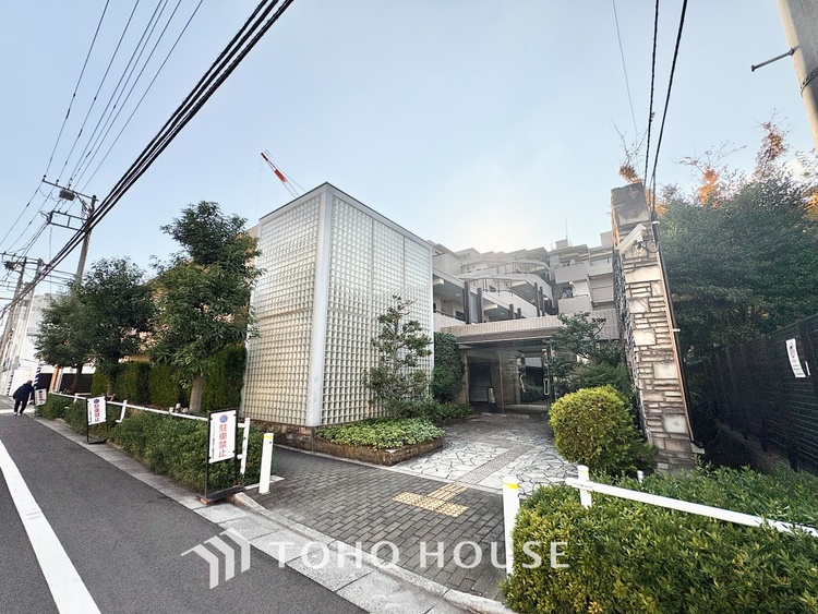 外観 ◆リビング◆そこには目を輝かせ笑顔で見つめてくれる君がいて、「おかえり」の言葉がこだまする。何気ない日々の挨拶は僕にとっては幸せで、同時に君の瞳にも恋している。