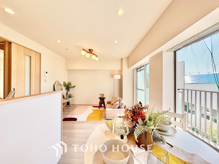 内装 ◆隠された美しさ◆流麗な音楽が流れているような繊細でいながら整然かつ堅牢なこの空間。この空間は確かに美しい。しかし、そこには美しさ以上のものが隠されている。