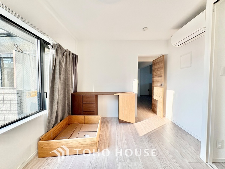 内装 ◆子供部屋◆冷涼な風、そよぐリビング。だんらんの場所はここから始まり、ここで終わる。家族の笑顔が集う素敵な場所だから、こだわり抜いた思いが詰まっているのだと思う。