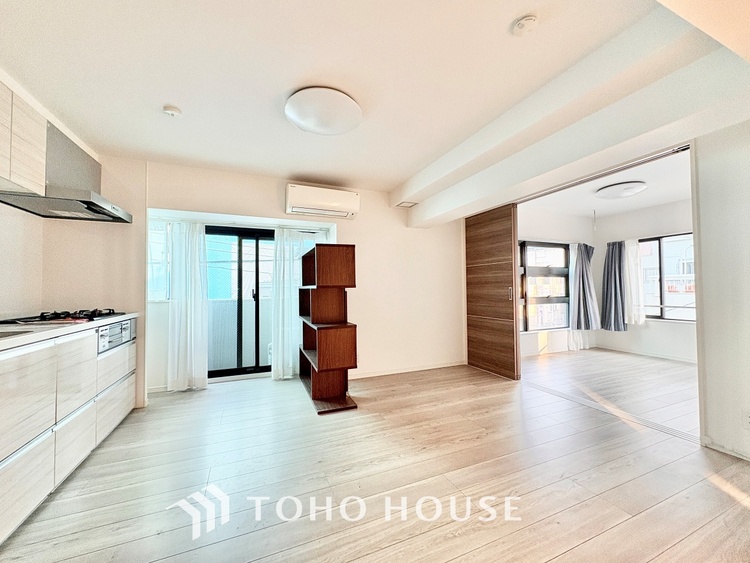 内装 ◆隠された美しさ◆流麗な音楽が流れているような繊細でいながら整然かつ堅牢なこの空間。この空間は確かに美しい。しかし、そこには美しさ以上のものが隠されている。