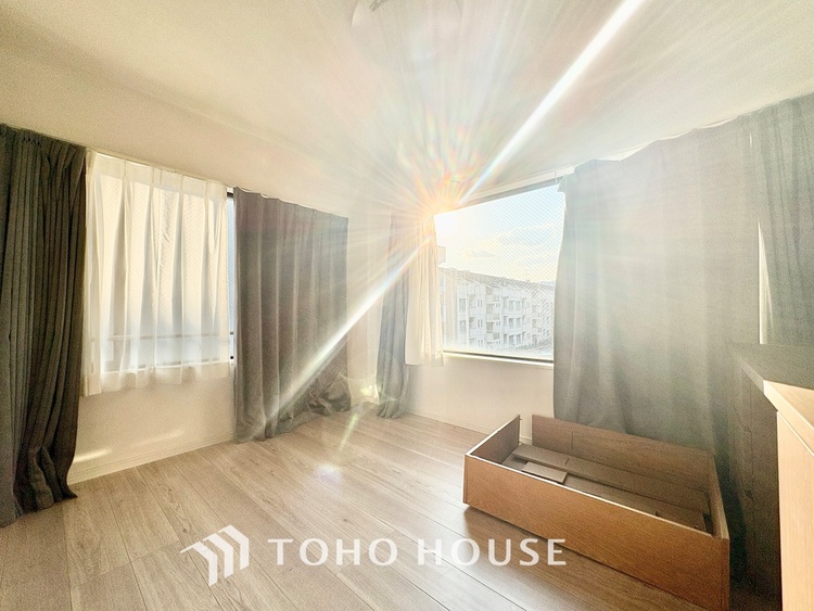 内装 ◆色彩◆この空間に放たれた光は華美なまでに演出されたデザイン。流れる時をより芳醇なコーヒーの様な色彩奏でるアダージョ。そして情景豊かな作品のような暮らしがイメージできる。