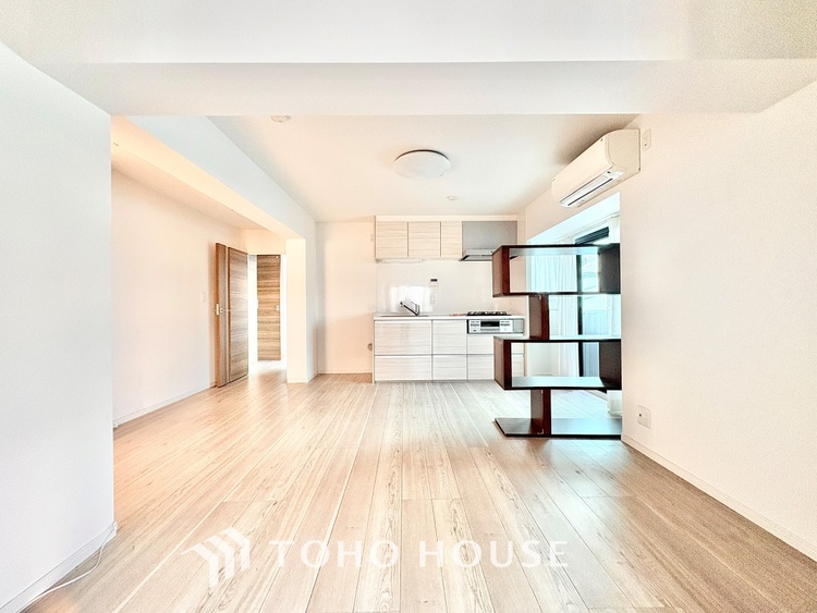 内装 ◆ここに在る◆事も無げに美しく、伝えるには筆舌に尽くし難い。豪華絢爛や華美と言う事ではなく、住まう者にとって暮らし易く心地がいいと言う美しさがこの住まいには込められている。