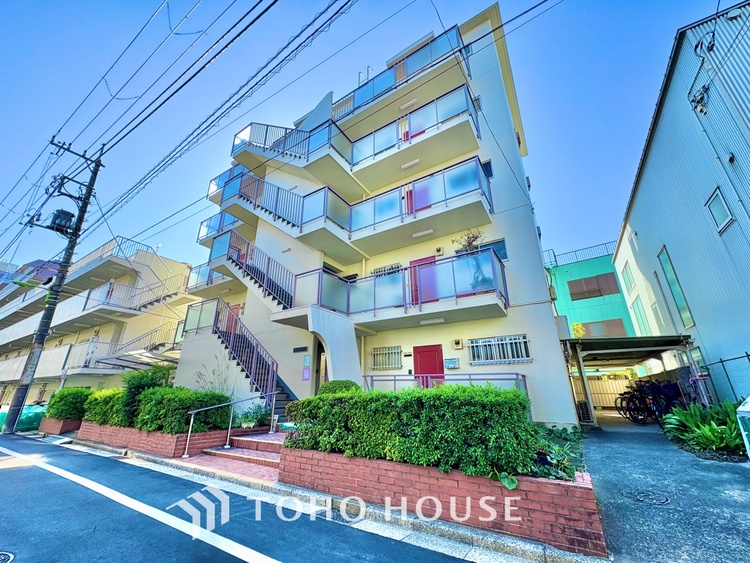 外観 ◆共有空間◆些細な事でほっぺを膨らまして怒る君。それでも僕達はこれからも一緒だよ。喧嘩をしても離れたくないから一つはさんだ同じ場所にいる。分かるよ。そこに君が