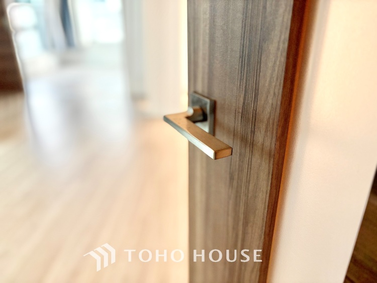 内装 ◆闇夜の輝き◆オレンジ色の光は大人になった今の僕にはわかる。1日の終わりを伝えに来たわけではなく、また明日が来る方へ導いてくれた事を。