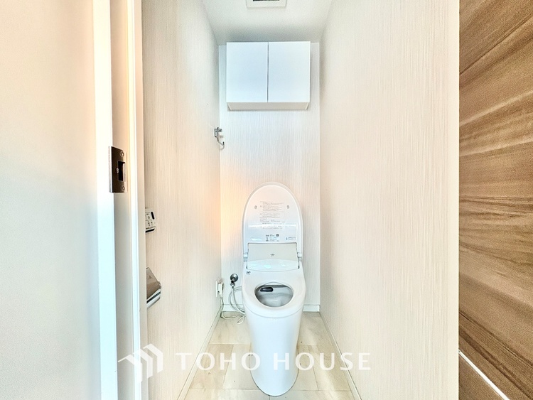 トイレ ◆トイレ◆トイレも全て新品に交換されており、清々しく新生活を始めることができます。白基調の清潔感のある空間に生まれ変わりました。