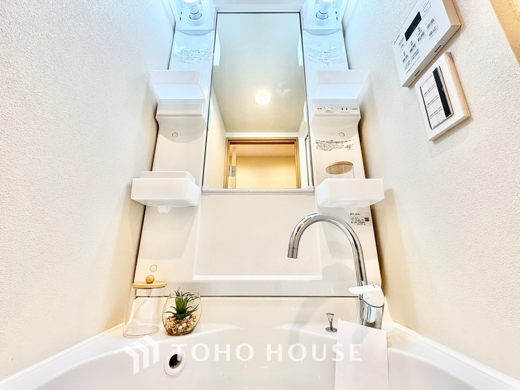 洗面 ◆洗面◆清潔感のある水回り。白で統一されたスタイリッシュな空間。毎日使う場所だから究極にシンプルにこだわりました。