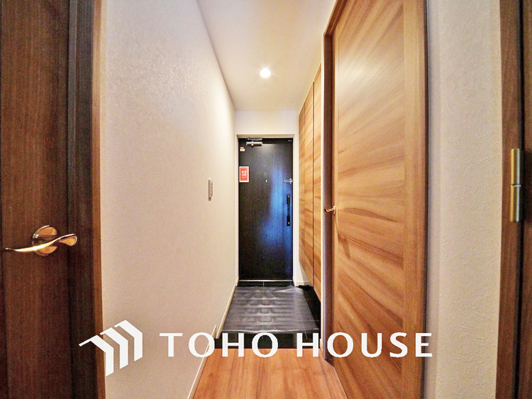 玄関 飾り過ぎないシンプルな内装の玄関