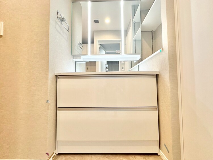 洗面 清潔感を感じられる洗面化粧台。